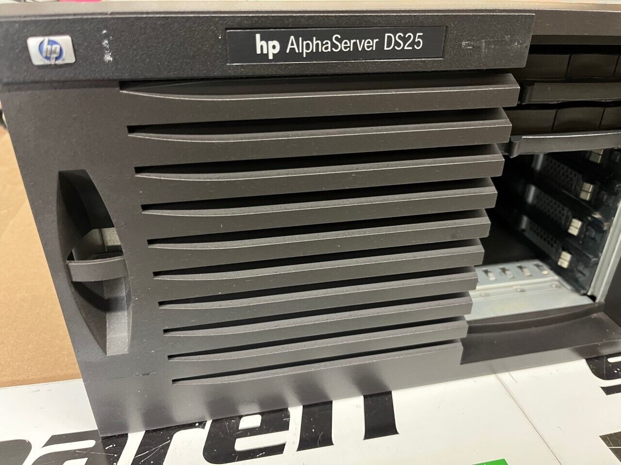 HP ALPHASERVER DS25 1P 1GHZ DH-57AAB-AA 1GB DUAL POWER SUPPLY 6 BAY DRIVE CAGE (USADO)