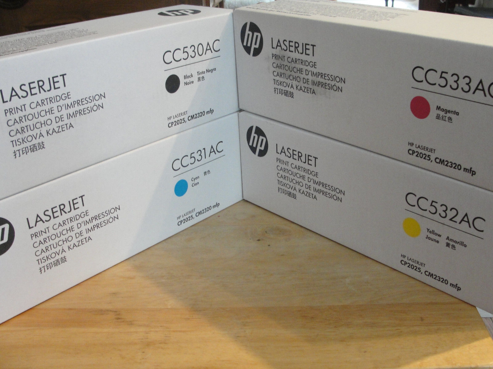New Genuine OEM HP CC530AC CC531AC CC532AC CC533AC, CP2025 Toner kit de los 4 colores