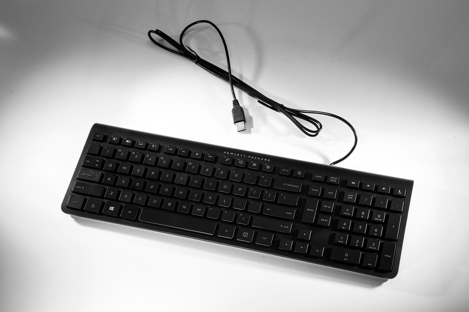 HP 704222-001 rev 0A Keyboard - US English, Wired USB. Model: KU-1228. OEM caja café.