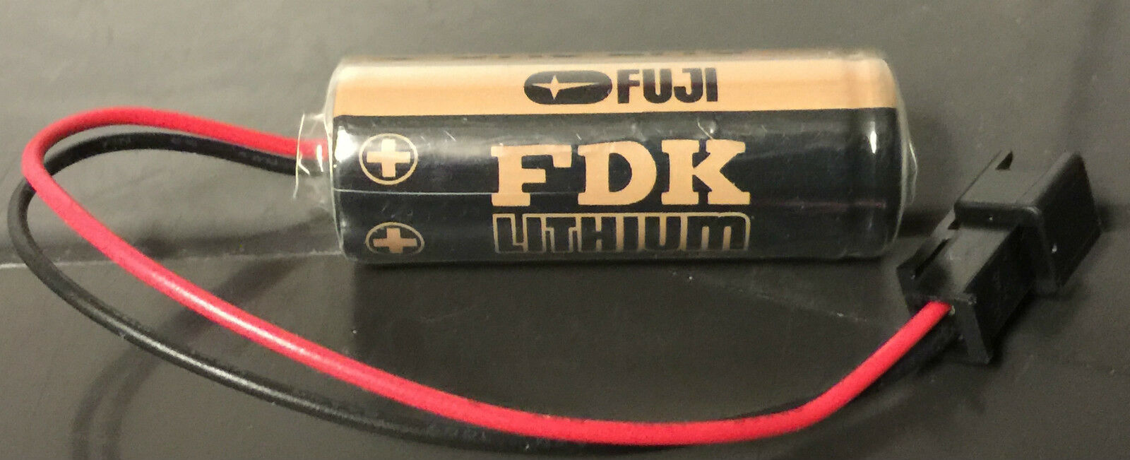 Batería de litio FDK FUJI CR8.LHC 17430 3V con enchufe