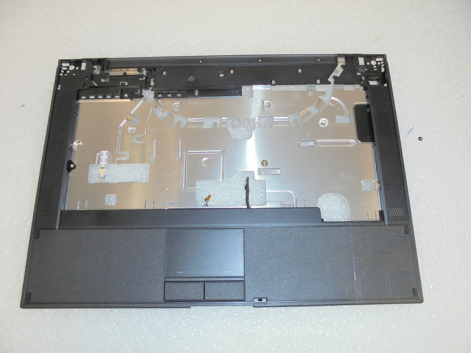 Dell Latitude E5400 Laptop Palmrest w Touchpad Mouse Buttons Assembly.