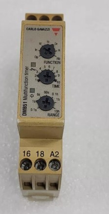 CARLO GAVAZZI DMB51CM24 MULTIFUNCTION TIMER 24-240VAC / 24VDC USADO