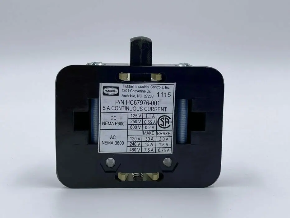 HUBBELL AUXILIARY CONTACT KIT WITH 67976-001 N.O. & N.C. PLUNGER AUXILIARY ASSEMBLY. 5 AMPS CONTINUOUS CURRENT, DC RATED NEMA P600 & AC RATED NEMA B600. FITS SIZE 3/4 CONTACTORS INCLUDES ONE SIZE 3/4 LEVER
