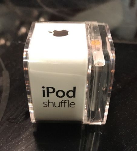 Apple iPod shuffle 4th Generation Silver 2GB