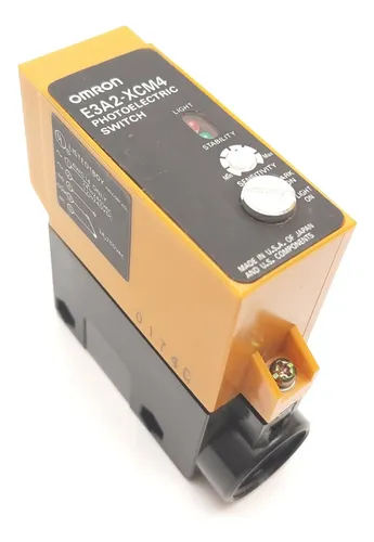 PHOTOELECTRIC SWITCH | OMRON |  E3A2-XCM4