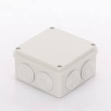CAJA DERIVACION-CONEXION DE PLASTICO 100MM X 100X 54MM, 7 GLANDULAS DE GOMA.