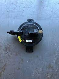 CLEVELAND CONTROLS, RSS-495-527, PRESSURE SWITCH, .25 IN/WC. (12D-2)